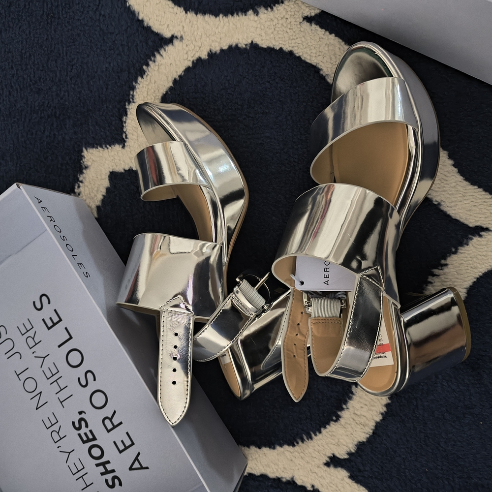 AEROSOLES Silver Sandals with Geometric Straps